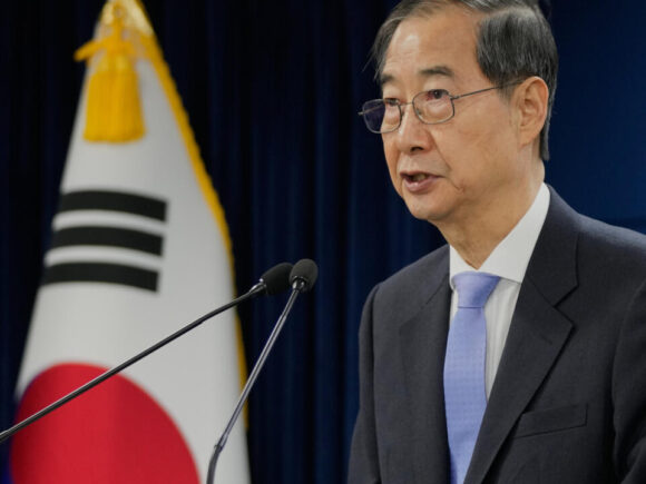 Han Duck-Soo Exits South Korea Presidential Race, Opening Door for Competitor Kim Moon-soo