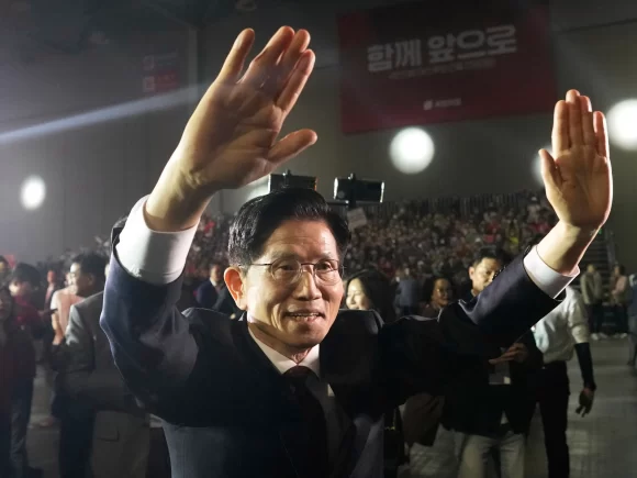Kim Moon-soo is the hardline presidential candidate chosen by South Korea’s conservatives