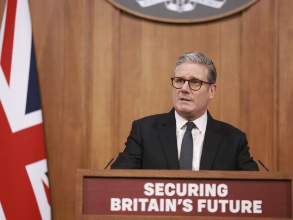 UK PM Starmer Declares Tougher Visa Rules and Promises to Reduce Migration