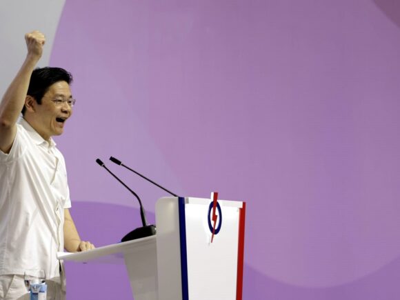 The PM of Singapore urges voters to re-elect the cabinet in order to manage relations with the US and China