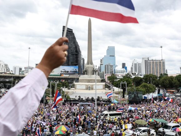 In Bangkok, hundreds demonstrate in support of PM Paetongtarn’s resignation amid the growing Cambodia dispute