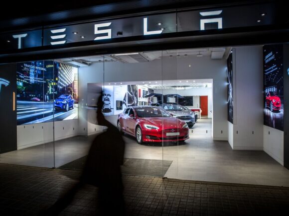 Tesla’s stock rises following a $152 billion selloff, but the Trump-Musk truce remains shaky