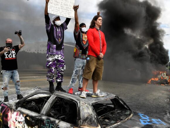 60 people, including minors, are arrested after a violent turn at an immigration protest in San Francisco