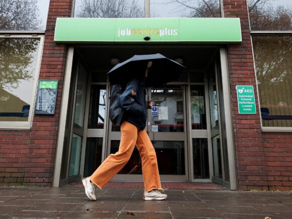 Lloyds reports that UK business confidence reached its best level since 2015