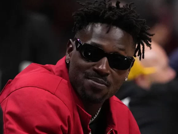 Antonio Brown reportedly leaves the country after a murder warrant attempt