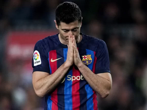 Robert Lewandowski says he expects FC Barcelona to have a challenging season