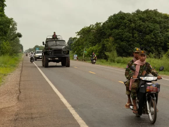 Cambodia Calls for Immediate Ceasefire Amid Border Clashes with Thailand Resulting in Over 30 Deaths and 200,000 Displaced