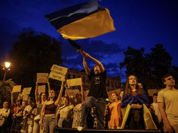 Zelensky signs a law that weakens anti-corruption agencies, which leads to protests and criticism from the EU