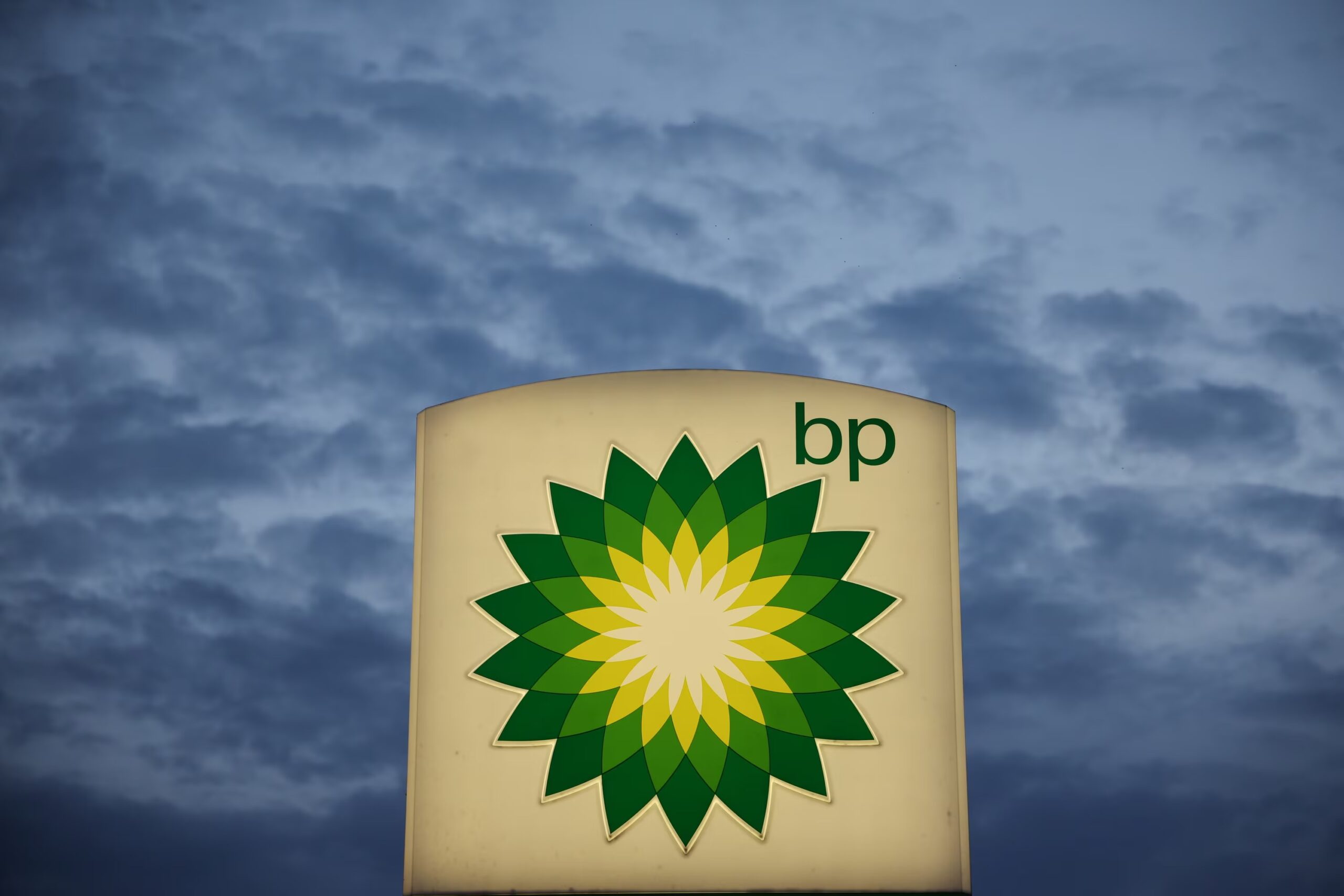 BP and Shell will investigate the hydrocarbon potential of three oilfields in Libya