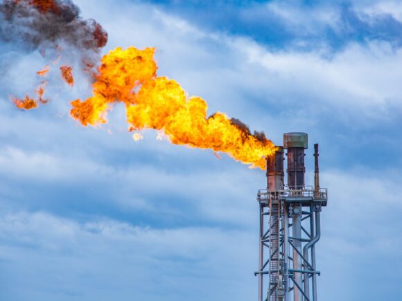 Global gas flaring reaches a 17-year high and produces 389 million tons of carbon pollution in 2024