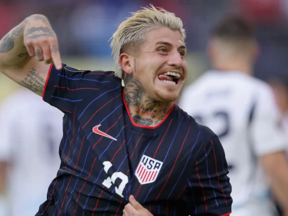 Luna doubles the United States to the Gold Cup final