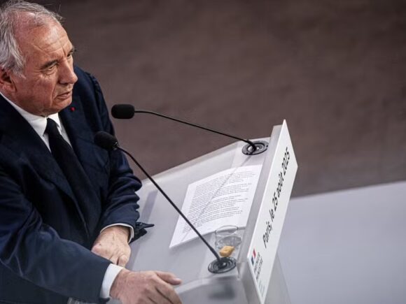 Bayrou, the prime minister of France, loses as the opposition rejects the vote of confidence