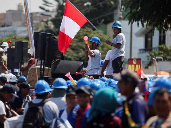 Peruvian casual miners stop talking to the government because they can’t agree on anything