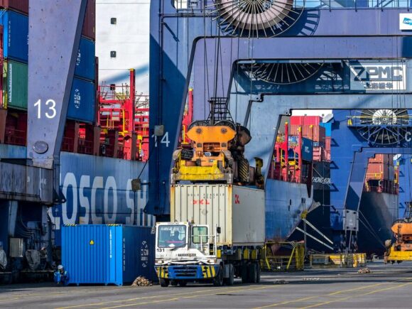 Markets plummet as Trump imposes high tariffs on new nations