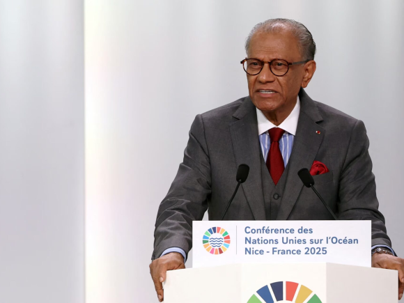 The governor of Mauritius’ central bank consents to step down