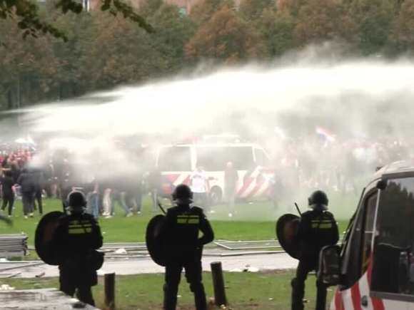 Dutch cops use tear gas on anti-immigration protesters and arrest 30