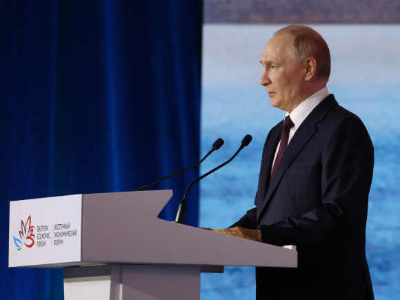 Putin Says Foreign Troops Would Be Targeted and Rejects Western “Reassurance Force” Plan for Ukraine