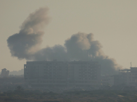 Residents and reports claim that troops flee when insurgents storm a Nigerian military camp in Banki