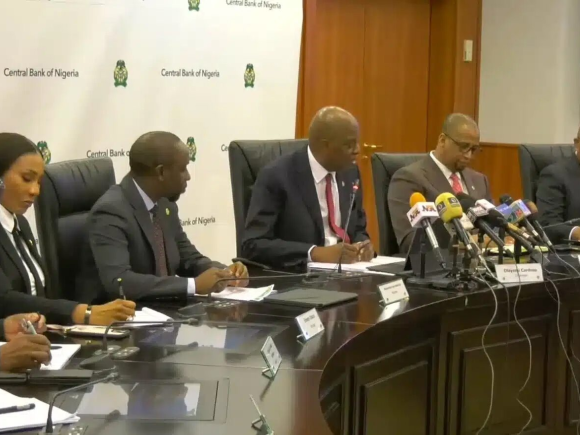 The central bank of Nigeria lowers the main rate for the first time since 2020