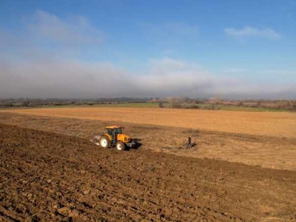 Fraud involving EU farm help gives Greek farmers more than 22 million euros, says minister