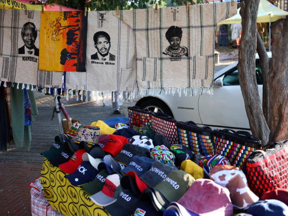 A study says that South Africa’s online shopping will bring in more than $7.42 billion this year