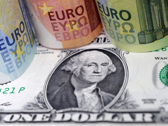 The dollar gains strength against the euro and yen following Powell’s cautious perspective on interest rates