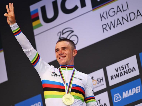 Remco Evenepoel wins the trial world title for the third time in a row