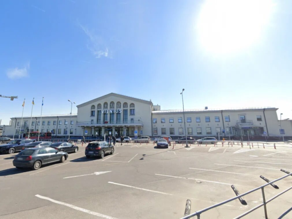 Lithuania closes Vilnius Airport and the Belarusian border due to balloon sightings once more