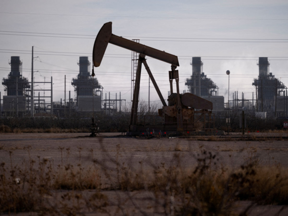 Oil prices decline due to worries about an excess of supply