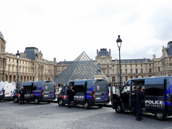 Five New Suspects Are Arrested in the €88 Million Jewellery Theft at the Louvre