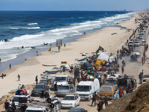 Boko Haram captures a border town in Nigeria, sending thousands of people to Cameroon