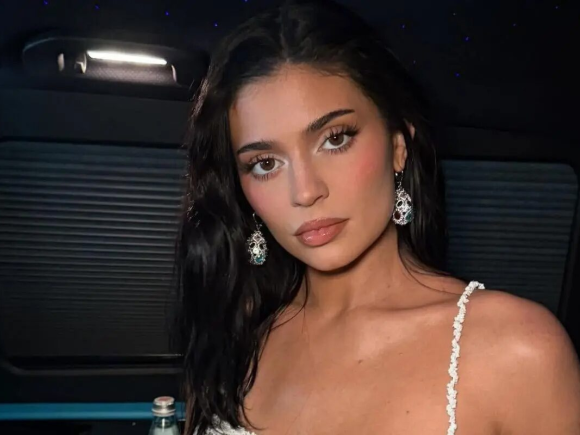 Kylie Jenner Debuts on the Music Scene