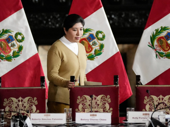 Peru breaks diplomatic ties with Mexico following the escape of former Prime Minister to the Mexican embassy