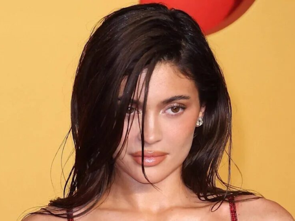 Kylie Jenner Announces Her First Chance The hairstylist’s death nearly caused her to tank