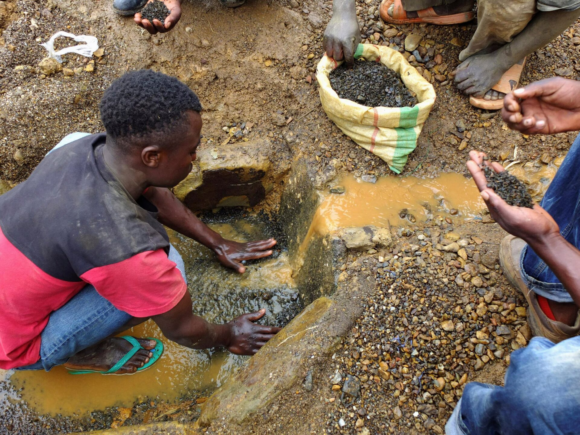 Congo continues to prohibit the sale of minerals from areas in the east affected by conflict