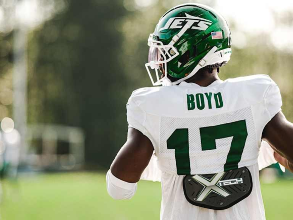 NFL star Kris Boyd makes a return to the hospital just days after a bullet was lodged in his lung