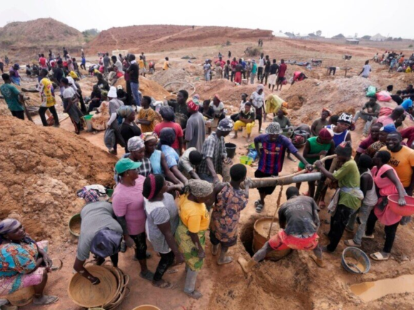 A Nigerian mining site attack claimed at least 12 lives, according to a group