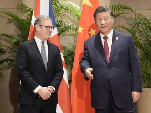 UK’s Starmer emphasizes the value of trade relations while stating that China poses “national security threats”