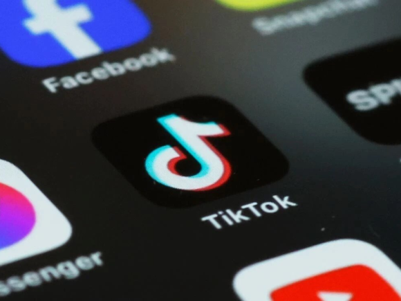 Virginia will limit children under 16 to one hour of social media use beginning in 2026