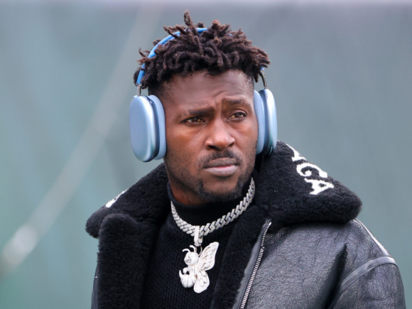 Antonio Brown seeks the dismissal of his attempted murder charge under the Stand Your Ground statute