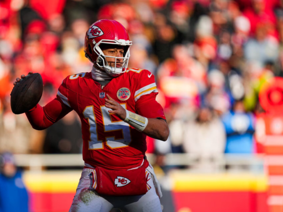 Chiefs prepare for the worst while quarterback Patrick Mahomes waits for a left knee MRI