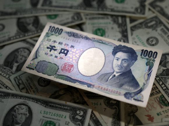 Yen is stronger as traders are cautious of intervention