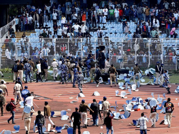 Police arrest the person who organized the Messi visit after Indian fans tear up the seats