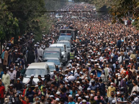 Bangladesh, under strict security, organizes a state funeral for a young leader who was killed