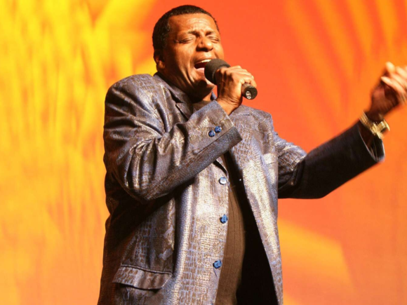 R&B icon Carl Carlton passed away at the age of 72, as tributes to the “Bad Mama Jama” icon flooded in