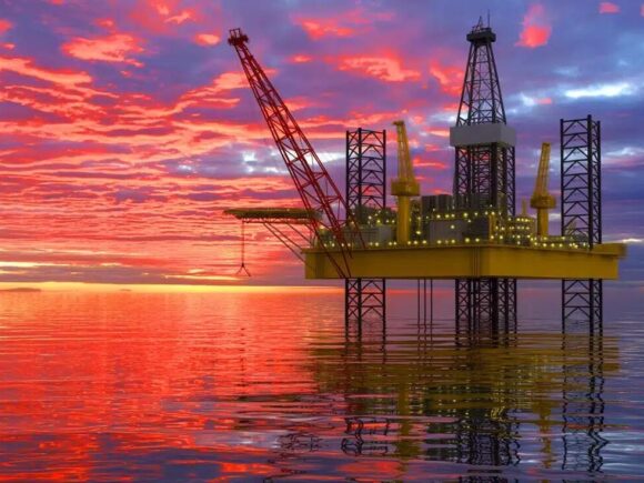 Geopolitical threats and the anticipated US rate decrease keep oil near two-week highs