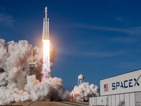 SpaceX insider share sale establishes a $800 billion valuation in light of a potential IPO, according to a letter