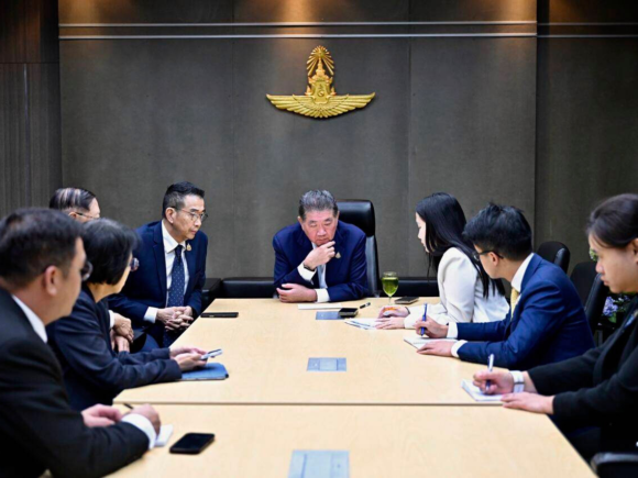 ASEAN will meet with Malaysia to try to resolve the situation between Thailand and Cambodia