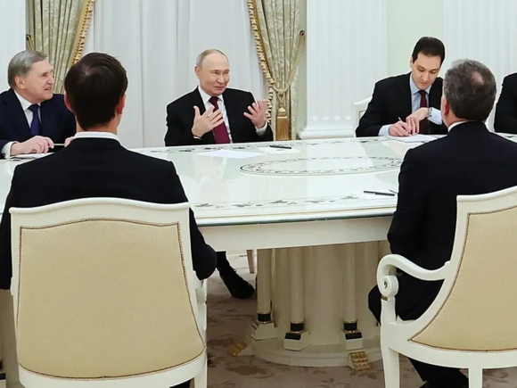 Russia, the US, and Ukraine will have trilateral talks after the Kremlin deems a meeting with Trump envoys “useful”