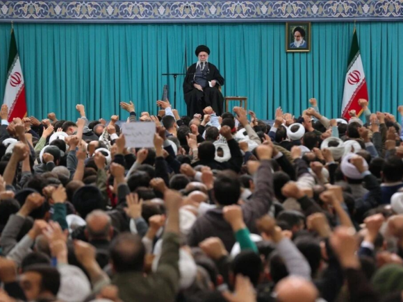 Iran issues a warning against any US strike while the judiciary suggests executions related to unrest